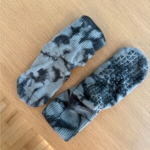 Tavi Grip Dark Green Tie-Dye Socks
